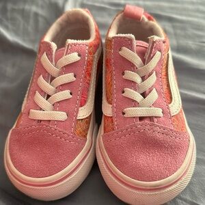 Size 6 Vans w/elastic laces